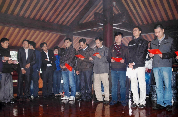 Tập đoàn tổ chức cho 109 cán bộ, nhân viên tham gia lớp bồi dưỡng kết nạp Đảng viên khóa I/2011