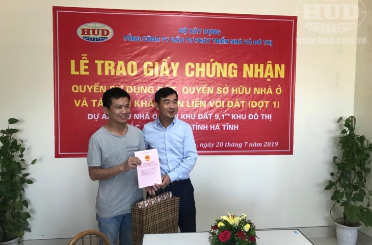HUD bàn giao “Sổ đỏ” cho khách hàng dự án 9,1 ha Khu đô thị Bắc thành phố Hà Tĩnh