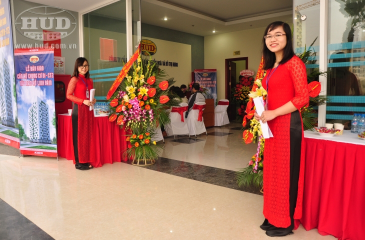 HUD8 tổ chức bàn giao căn hộ Chung cư cao tầng D1-CT2 Khu đô thị mới Tây Nam hồ Linh Đàm đúng tiến độ cho khách hàng