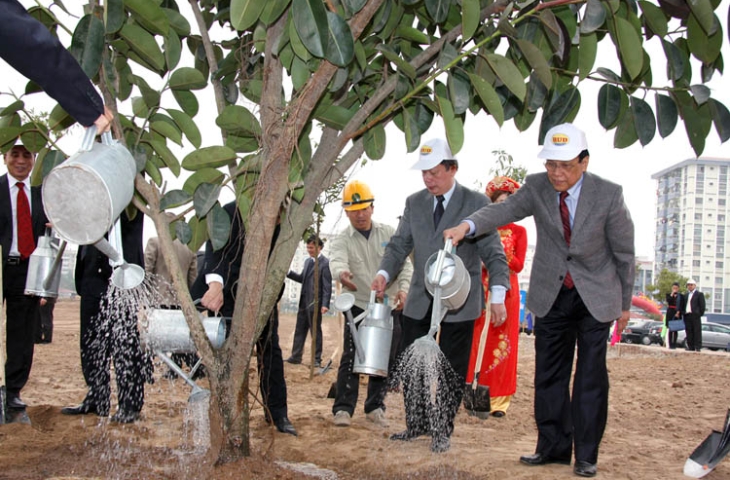 Tập đoàn tổ chức tết trồng cây “Đời đời nhớ ơn Bác Hồ” tại Khu đô thị mới Việt Hưng (Tp. Hà Nội) 