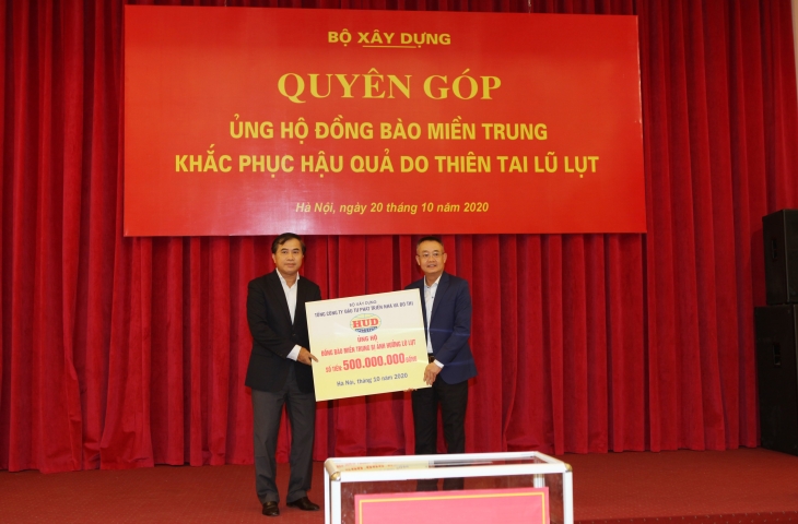 Tổng công ty HUD ủng hộ đồng bào các tỉnh miền Trung 500 triệu đồng
