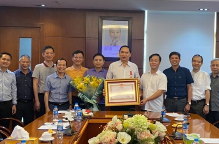 Tổng công ty HUD tổ chức buổi Lễ trao Huân chương Lao động hạng Nhì cho đồng chí Trần Văn Thành, nguyên Phó Tổng giám đốc