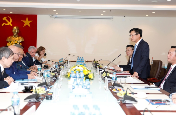 Bộ trưởng Bộ Xây dựng Cuba làm việc với Tổng công ty (HUD)