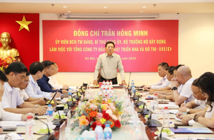 Đồng chí Trần Hồng Minh - Ủy viên Ban Chấp hành Trung ương Đảng, Bí thư Đảng ủy, Bộ trưởng Bộ Xây dựng làm việc với Tổng công ty HUD