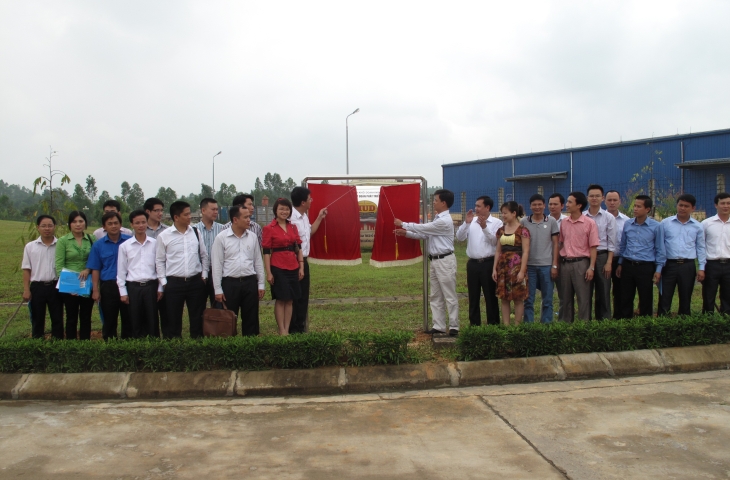 Lễ gắn biển công trình Thanh niên và tặng quà cho ĐVTN có hoàn cảnh khó khăn