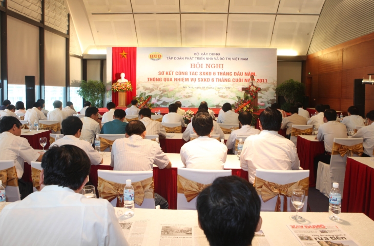 Tập đoàn tổ chức Hội nghị sơ kết 6 tháng đầu năm 2011 