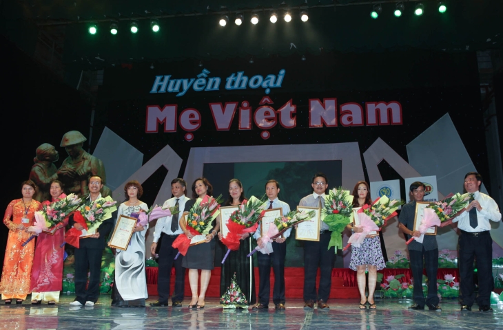 Tập đoàn tham gia tài trợ Chương trình giao lưu nghệ thuật “Huyền thoại Mẹ Việt Nam” nhân dịp kỷ niệm 64 năm ngày thương binh liệt sỹ (27/7/1947 – 27/7/2011)