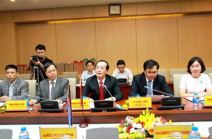 Bộ trưởng Bộ Xây dựng Cuba Rene Antonio Mesa Villafana thăm và làm việc tại Bộ Xây dựng 