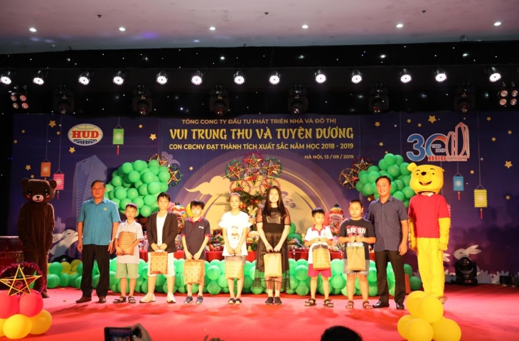 Tổng công ty HUD tổ chức Lễ tuyên dương các cháu học sinh xuất sắc và Tết Trung thu