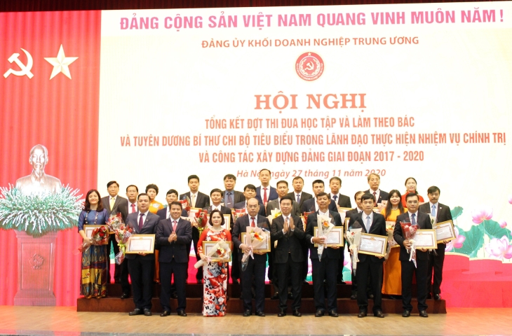 Các tập thể và cá nhân HUD được Đảng ủy Khối Doanh nghiệp Trung ương tặng bằng khen trong đợt thi đua học tập và làm theo Bác và tuyên dương bí thư chi bộ tiêu biểu