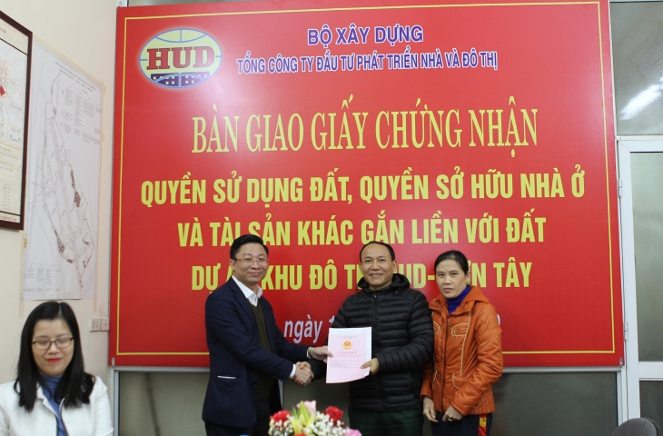 Tổng công ty HUD tổ chức bàn giao Giấy Chứng nhận QSD đất, QSH nhà ở cho khách hàng tại Dự án Khu đô thị  HUD Sơn Tây