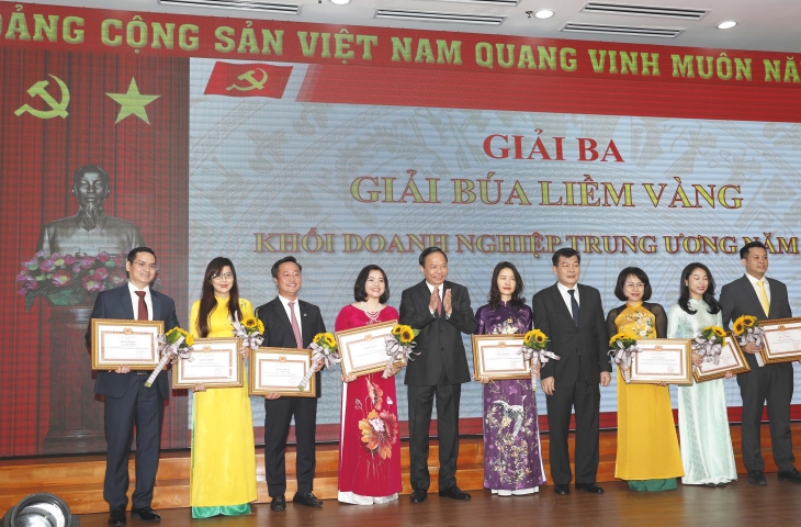 Bài viết của đồng chí Bí thư Đảng ủy HUD được trao giải Ba Giải Búa liềm vàng Khối Doanh nghiệp Trung ương năm 2021