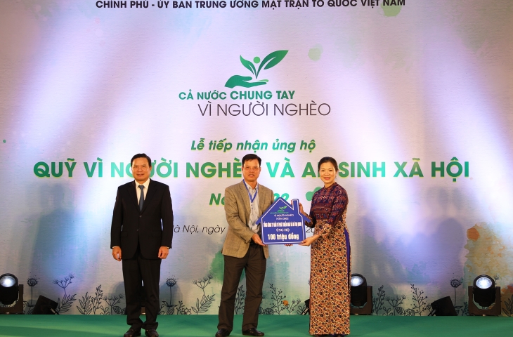 Tổng công ty HUD ủng hộ 100 triệu đồng tới Quỹ Vì người nghèo và an sinh xã hội năm 2022