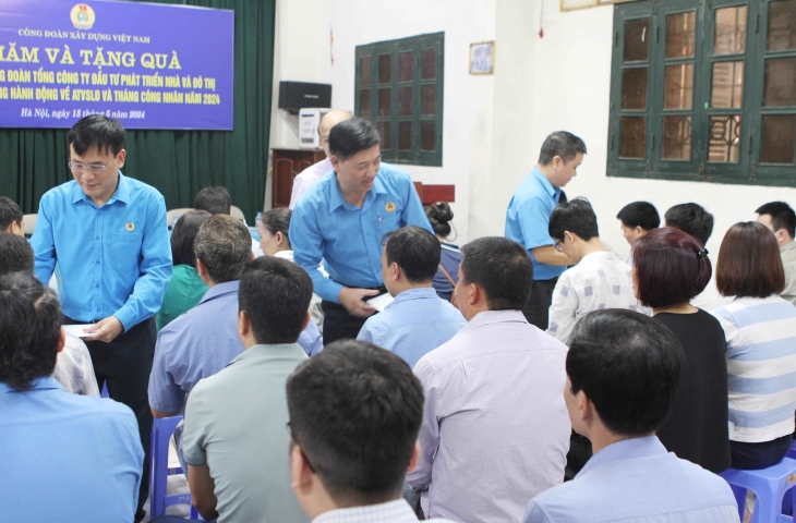 Công đoàn Xây dựng Việt Nam: Thăm, tặng quà đoàn viên công đoàn HUD