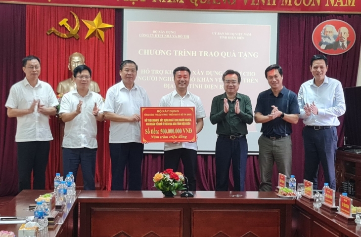 Bộ Xây dựng và Tổng công ty HUD ủng hộ chương trình xây nhà tình nghĩa cho người nghèo trên địa bàn tỉnh Điện Biên nhân chuyến công tác tại tỉnh Điện Biên