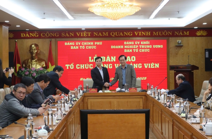 Đảng bộ Chính phủ tiếp nhận tổ chức Đảng và đảng viên Tổng công ty HUD