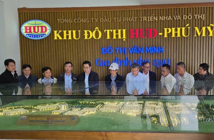 Phó Bí thư Tỉnh ủy, Chủ tịch UBND tỉnh Quảng Ngãi kiểm tra thực tế dự án  Khu nhà ở xã hội tại Khu đô thị mới HUD - Phú Mỹ