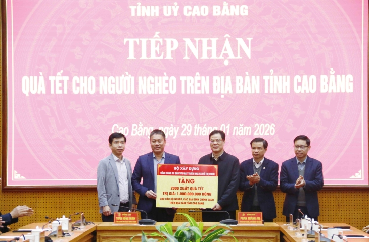 HUD chung tay cùng Bộ Xây dựng chăm lo Tết cho hộ nghèo, gia đình chính sách tỉnh Cao Bằng